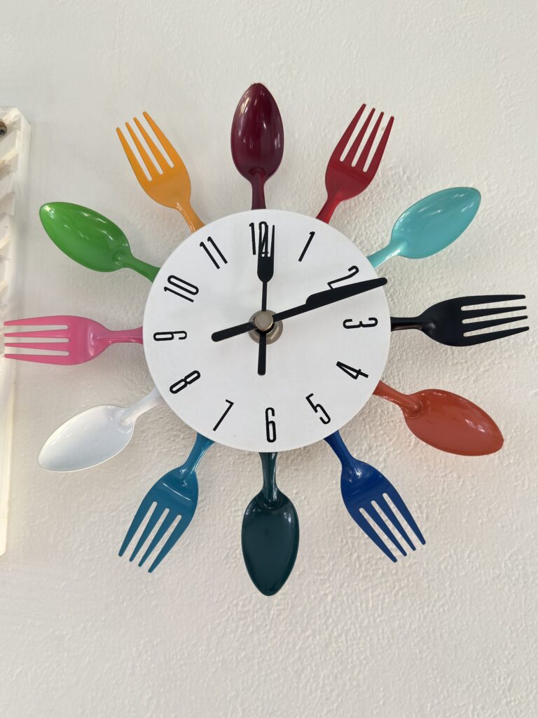 フォーク&スプーン🍴で装飾された可愛い時計