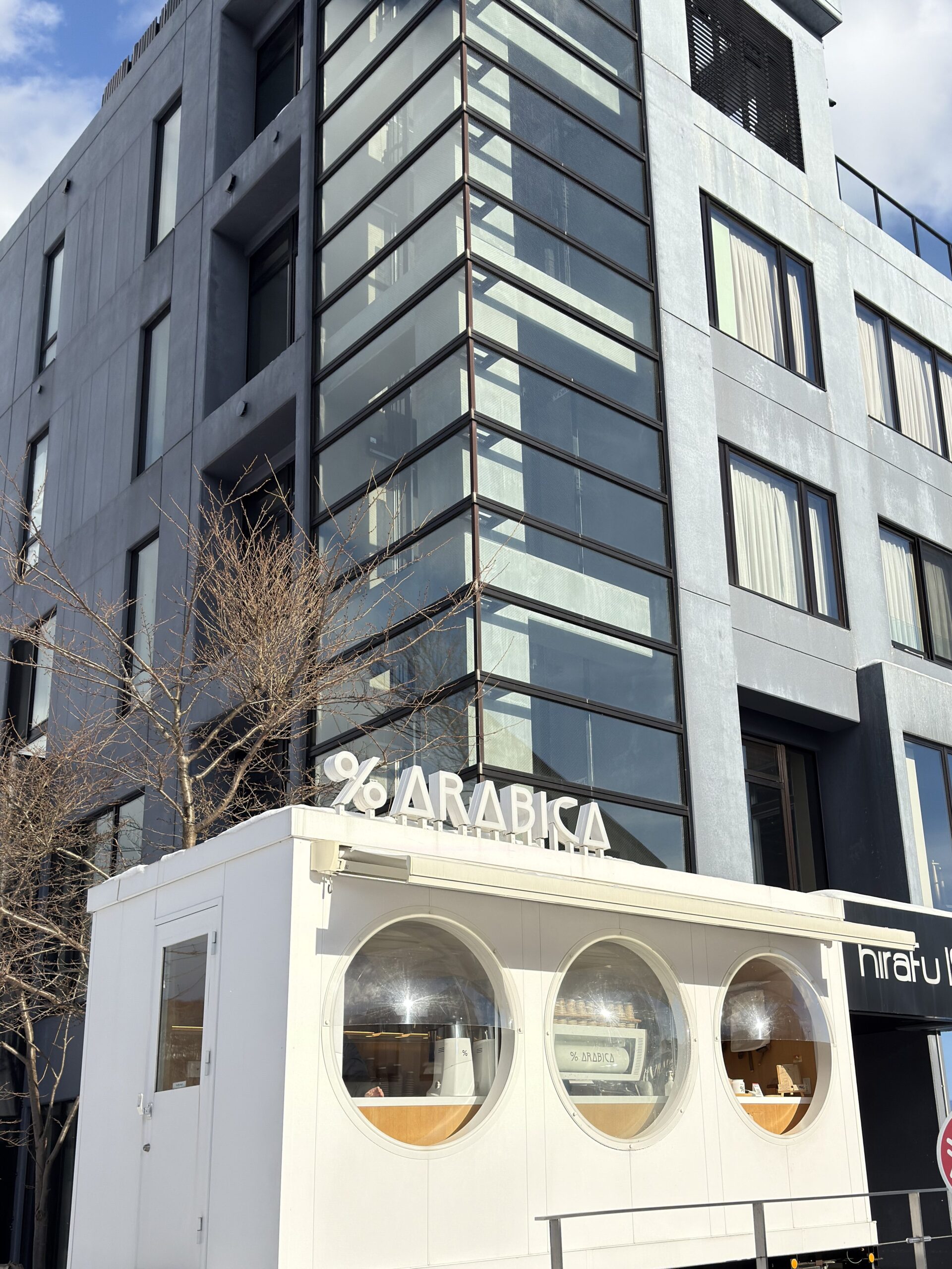 % ARABICA Niseko hirafu188のカフェのオシャレな外観