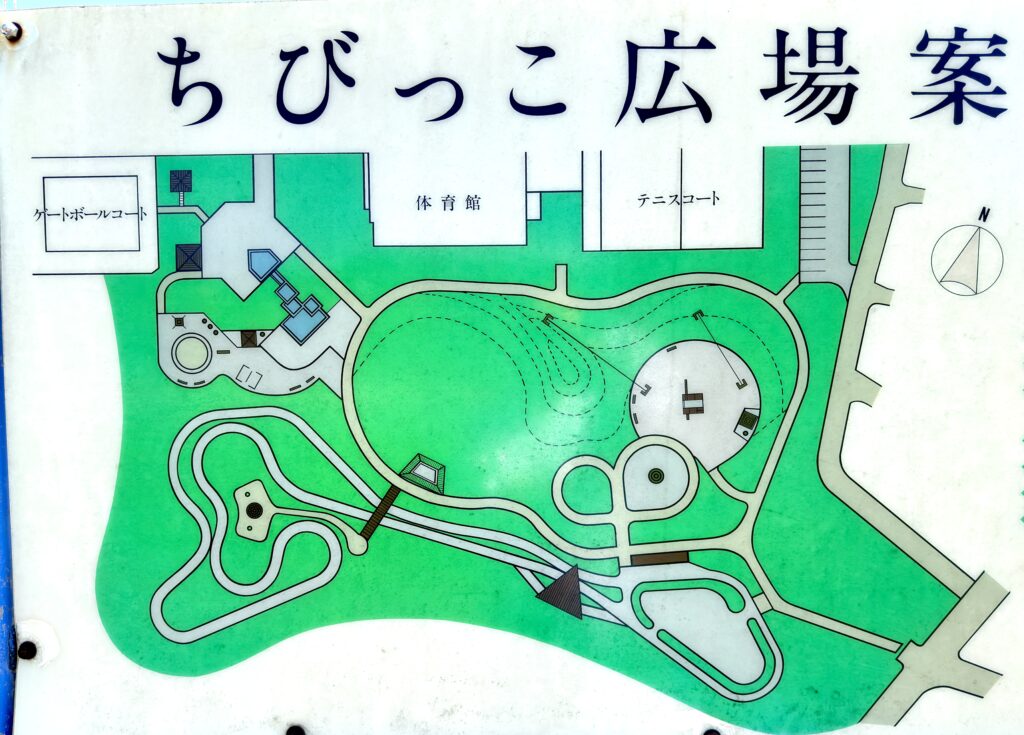 ニセコ ちびっこ広場の案内図と遊具エリアのマップ
