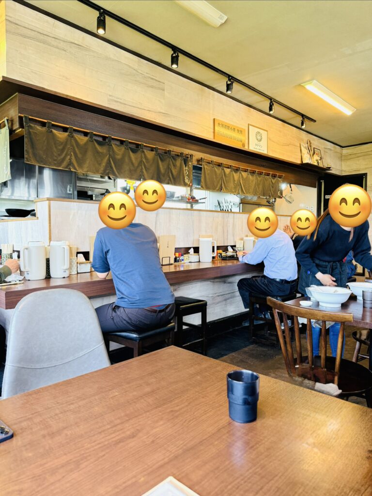 蘭越 ほう龍 ラーメンの店内雰囲気