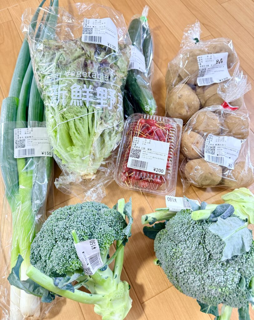道の駅ニセコビュープラザ店内 夏の直売所に並ぶニセコ産野菜・ブロッコリー•じゃがいも•サニーレタス
