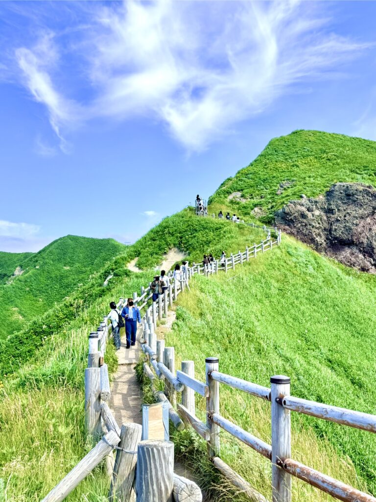 神威岬先端へ続くチャレンカの小道の階段