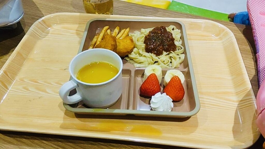 ルースとムースの森カフェのキッズプレートランチ1000円