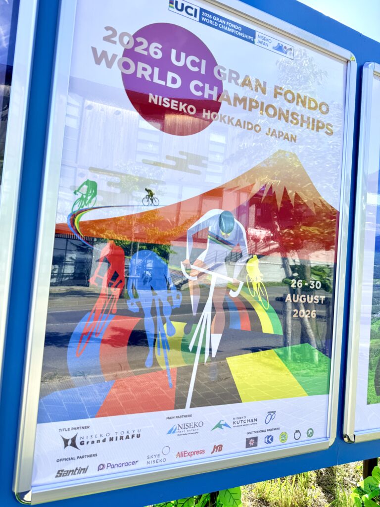 ニセコで開催された2026 UCIグランフォンド世界選手権の大会ポスター